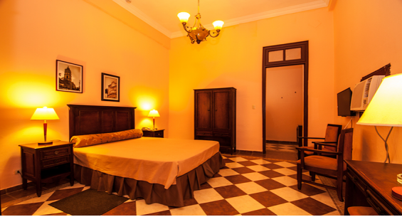 Hotel Ficha