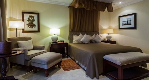Hotel Ficha