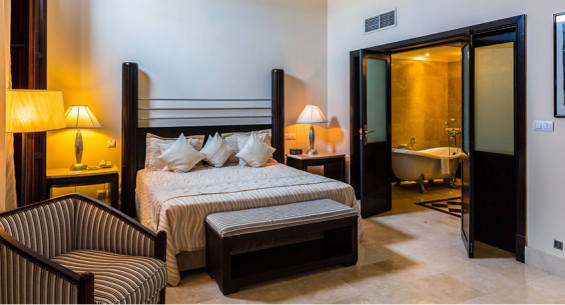 Hotel Ficha