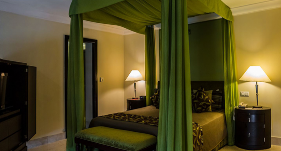 Hotel Ficha