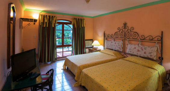 Hotel Ficha