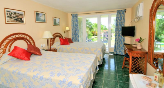 Hotel Ficha