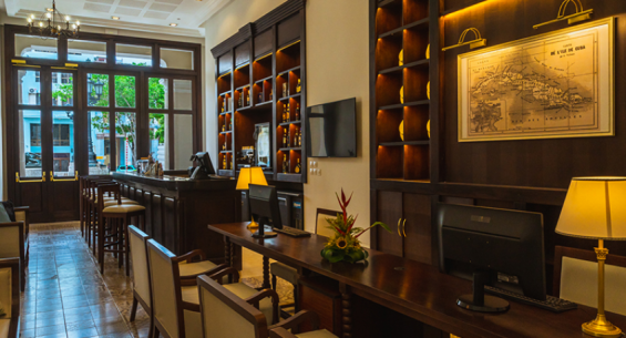 Hotel Ficha