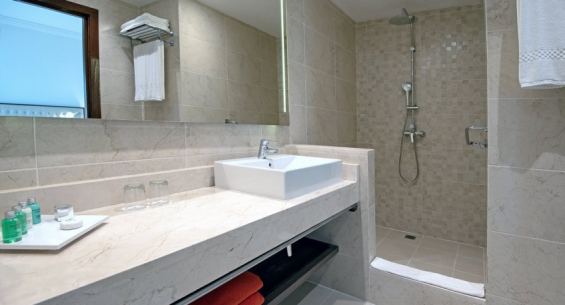 Hotel Ficha